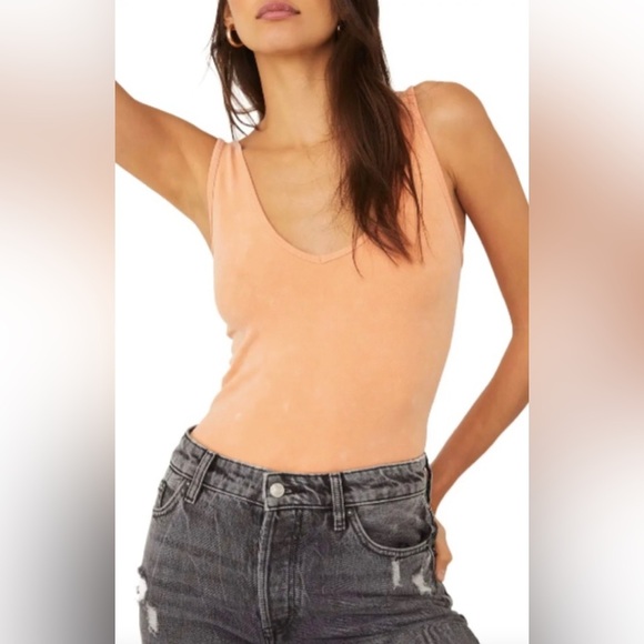 NEW FREE PEOPLE - Seamless v neck bodysuit - Picture 2 of 6